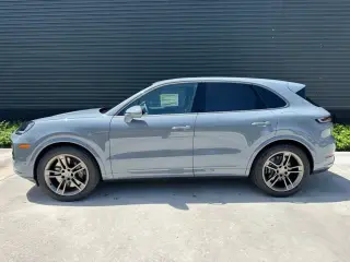 2025 Porsche Cayenne Turbo E-Hybrid - Photo 13