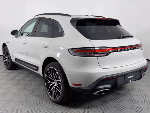 2026 Porsche Macan Base - Photo 18