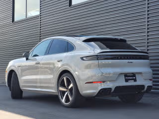 2025 Porsche Cayenne Coup Turbo E-Hybrid - Photo 17