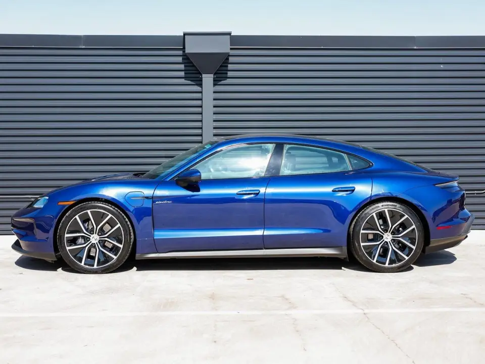 2025 Porsche Taycan Base - Photo 15