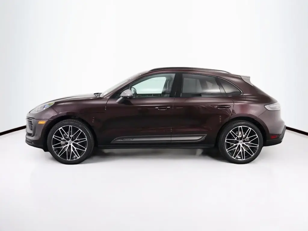 2025 Porsche Macan T - Photo 16