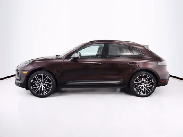 2025 Porsche Macan T - Photo 10