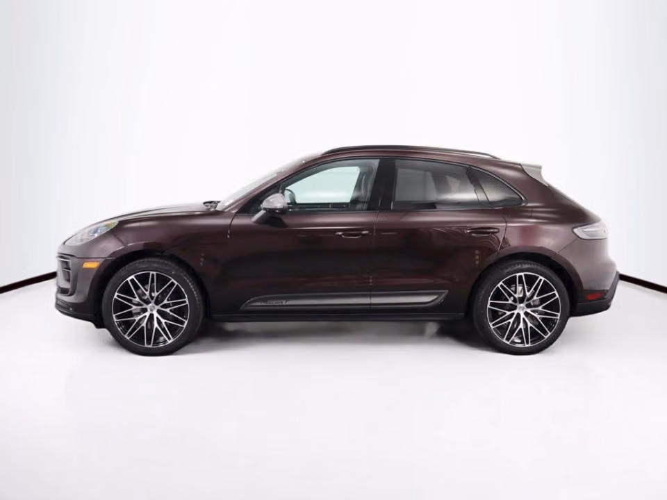 2025 Porsche Macan T - Photo 11