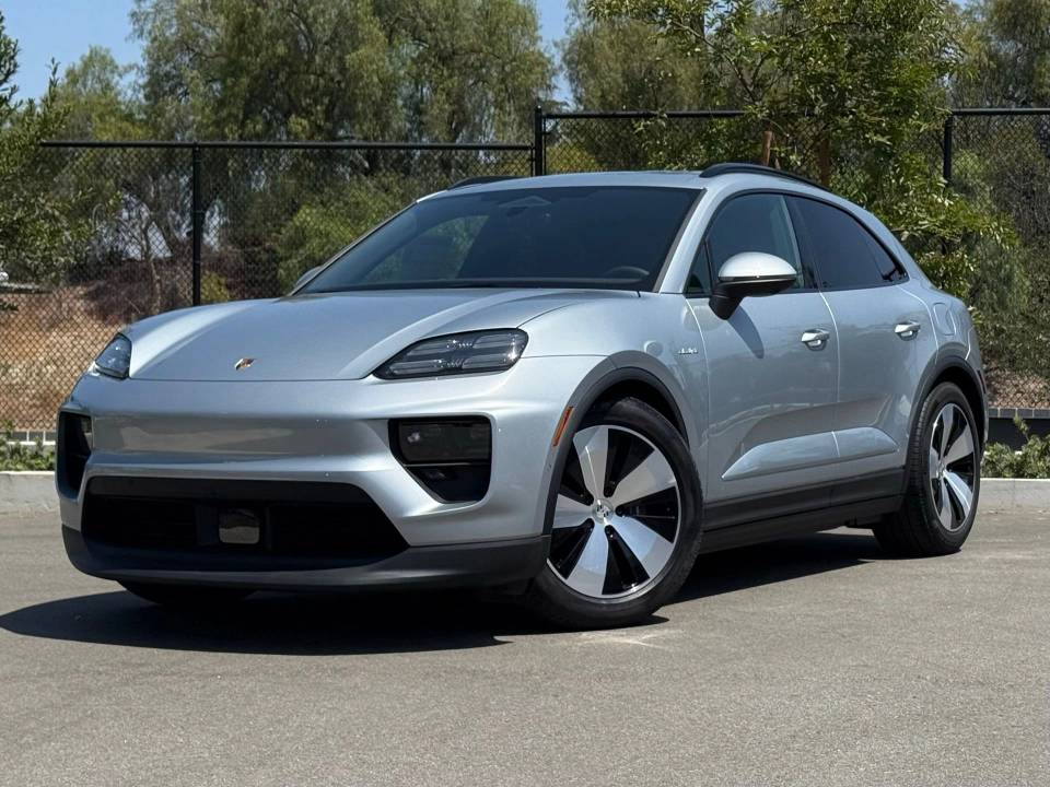 2025 Porsche Macan Base