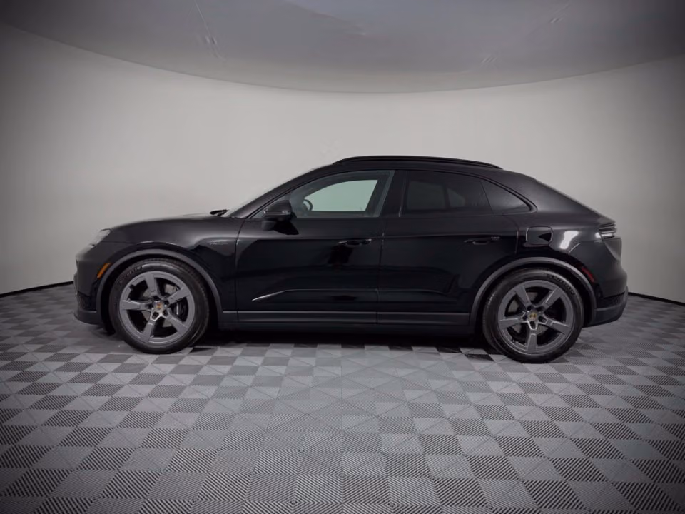2025 Porsche Macan Base - Photo 11