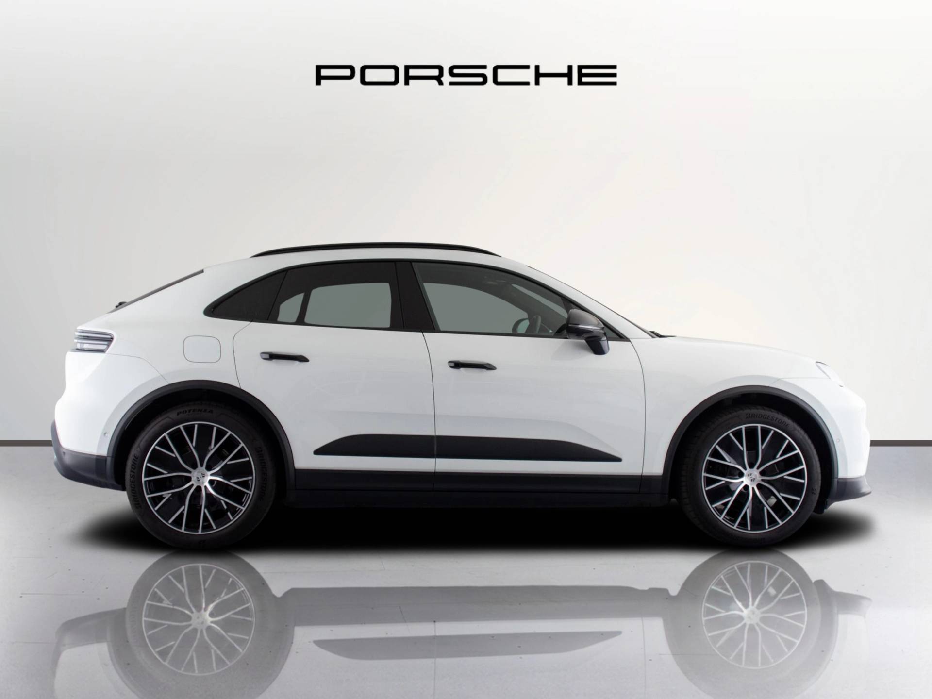 Macan 4, photo 2 of 57