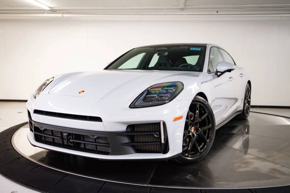 2026 Porsche Panamera 4