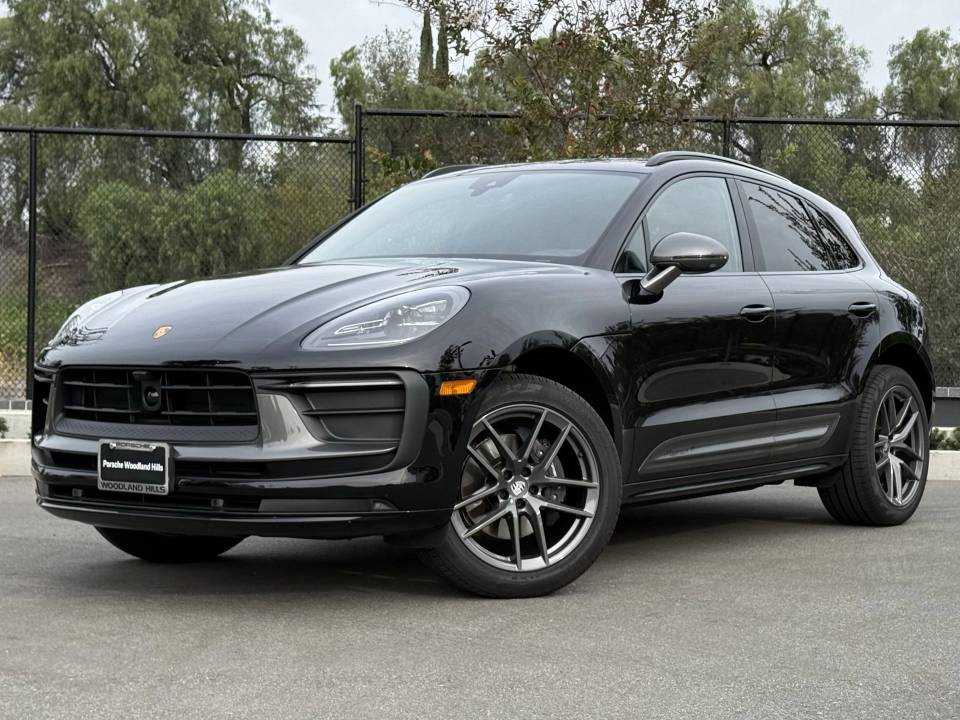 2025 Porsche Macan T