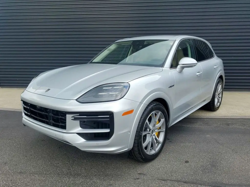 2025 Porsche Cayenne Turbo E-Hybrid - Photo 8