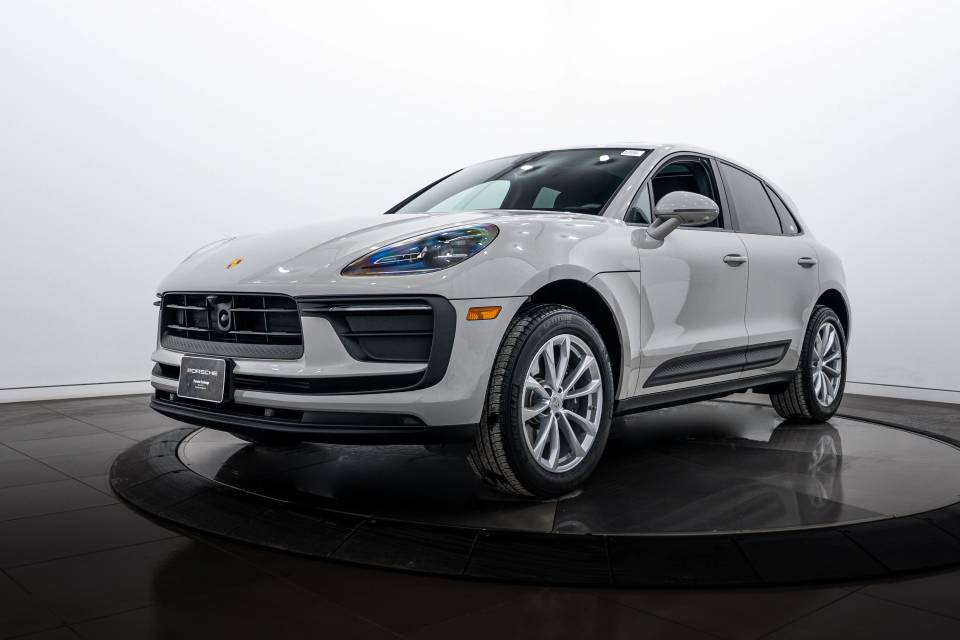 2026 Porsche Macan Base