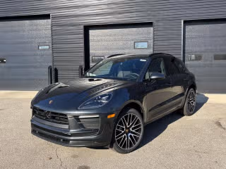 2026 Porsche Macan -'s photo