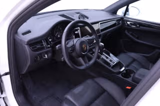 2025 Porsche Macan - Photo 25