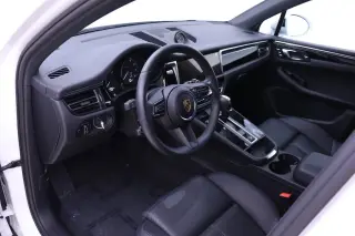 2025 Porsche Macan - Photo 29