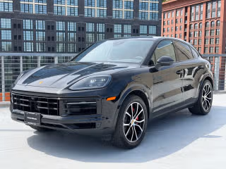 2024 Porsche Cayenne S's photo