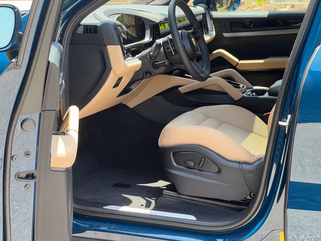 2025 Porsche Cayenne Base - Photo 28