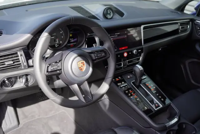 2026 Porsche Macan T - Photo 30