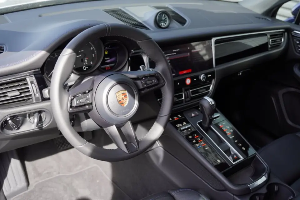 2026 Porsche Macan T - Photo 31