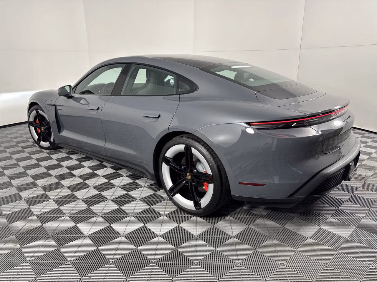 2025 Porsche Taycan GTS - Photo 20