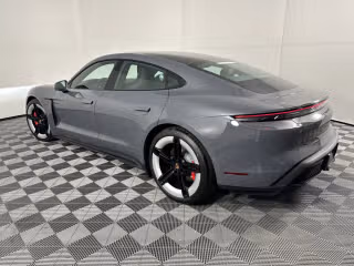 2025 Porsche Taycan GTS - Photo 17