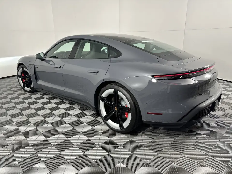 2025 Porsche Taycan GTS - Photo 23