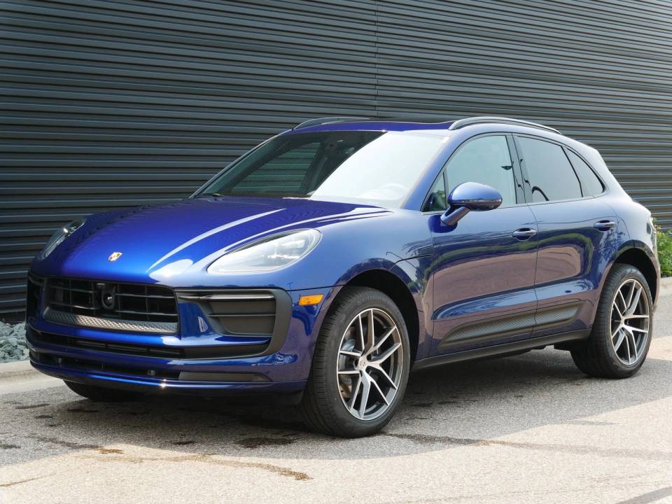 2025 Porsche Macan Base