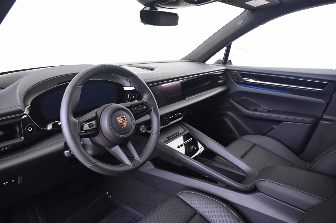 2025 Porsche Macan Base - Photo 28