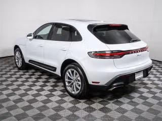 2026 Porsche Macan T - Photo 17