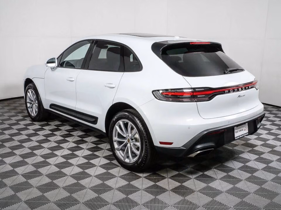 2026 Porsche Macan T - Photo 19