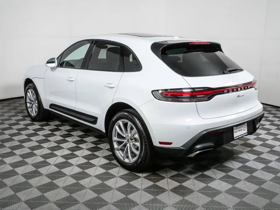 2026 Porsche Macan T - Photo 23