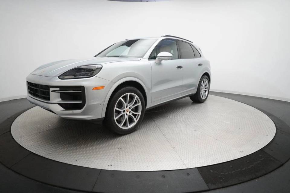 2025 Porsche Cayenne Base