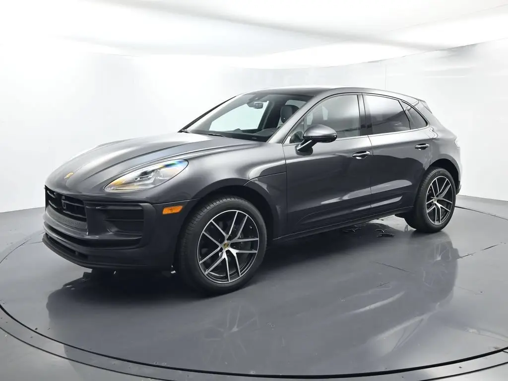 2025 Porsche Macan T - Photo 8
