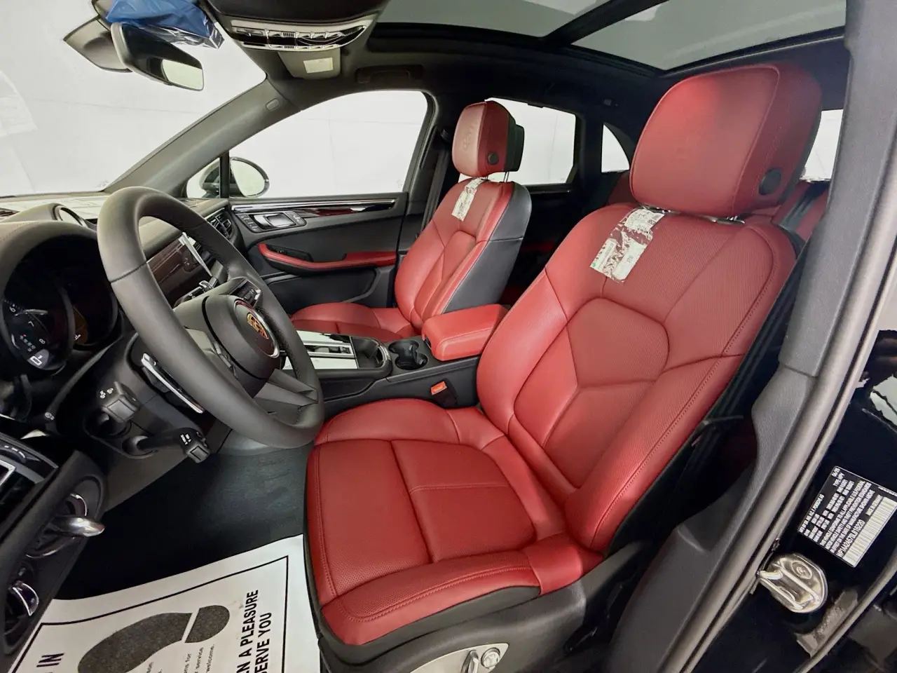 2025 Porsche Macan - Photo 40