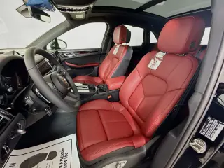2025 Porsche Macan - Photo 37