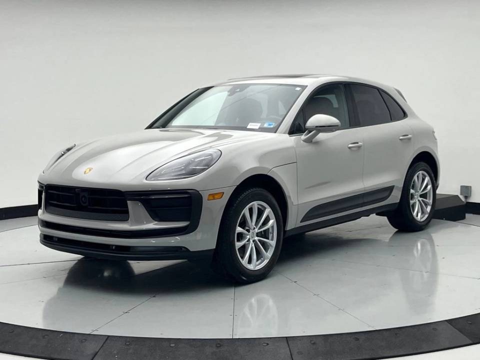 2025 Porsche Macan Base
