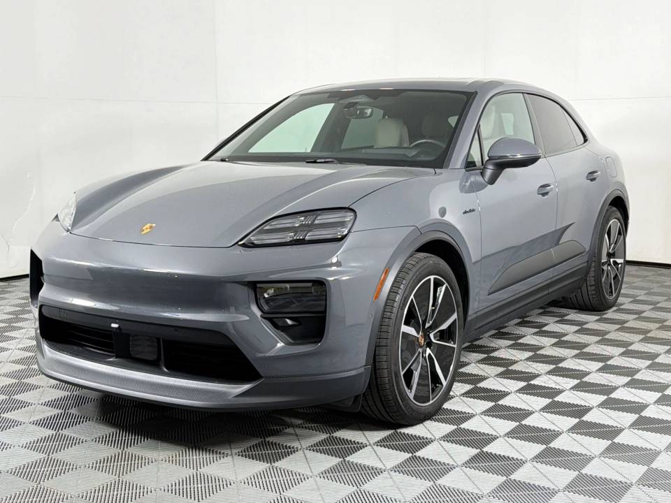 2025 Porsche Macan Base