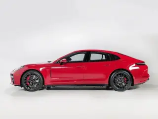 2025 Porsche Panamera GTS - Photo 13