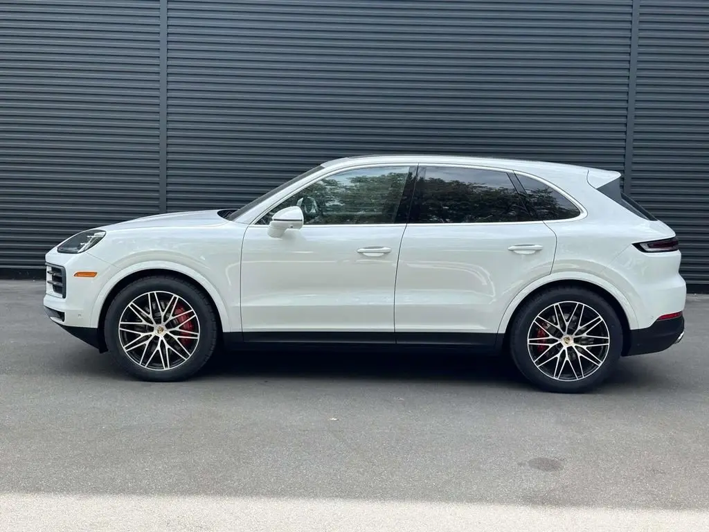2025 Porsche Cayenne S - Photo 16