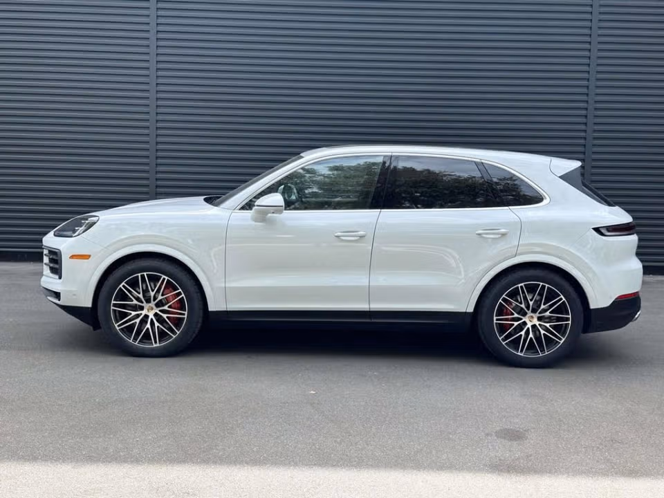 2025 Porsche Cayenne S - Photo 11