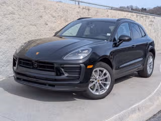 2025 Porsche Macan's photo