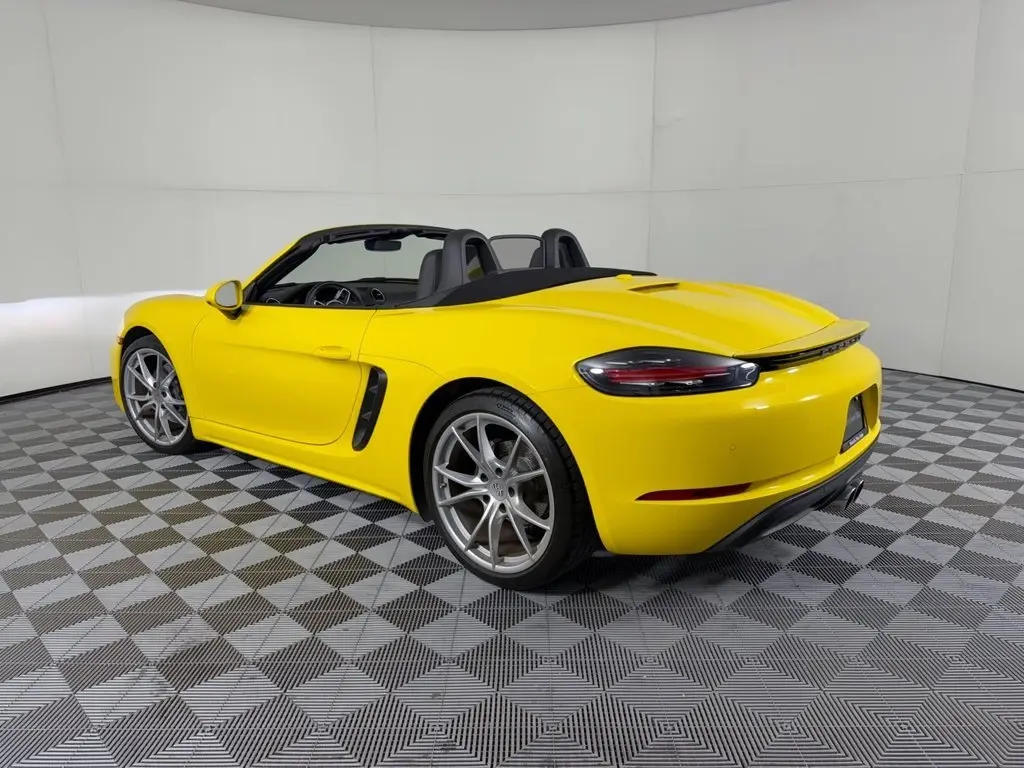 2025 Porsche 718 24