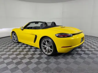 2025 Porsche 718 21