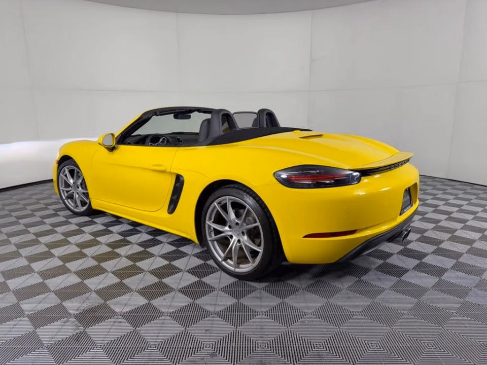 2025 Porsche 718 19
