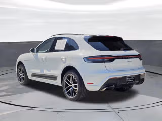 2025 Porsche Macan T - Photo 17
