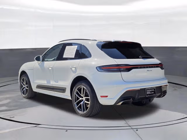 2025 Porsche Macan T - Photo 18