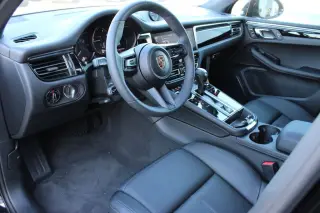 2025 Porsche Macan - Photo 21