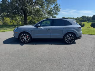 2025 Porsche Cayenne S E-Hybrid - Photo 9