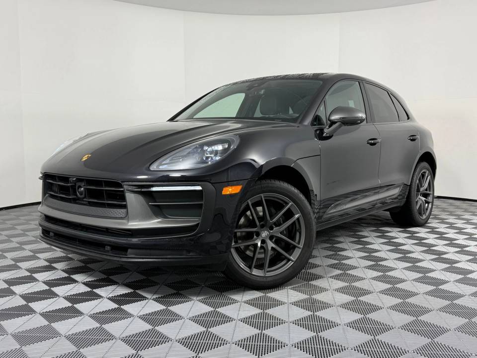 2025 Porsche Macan T