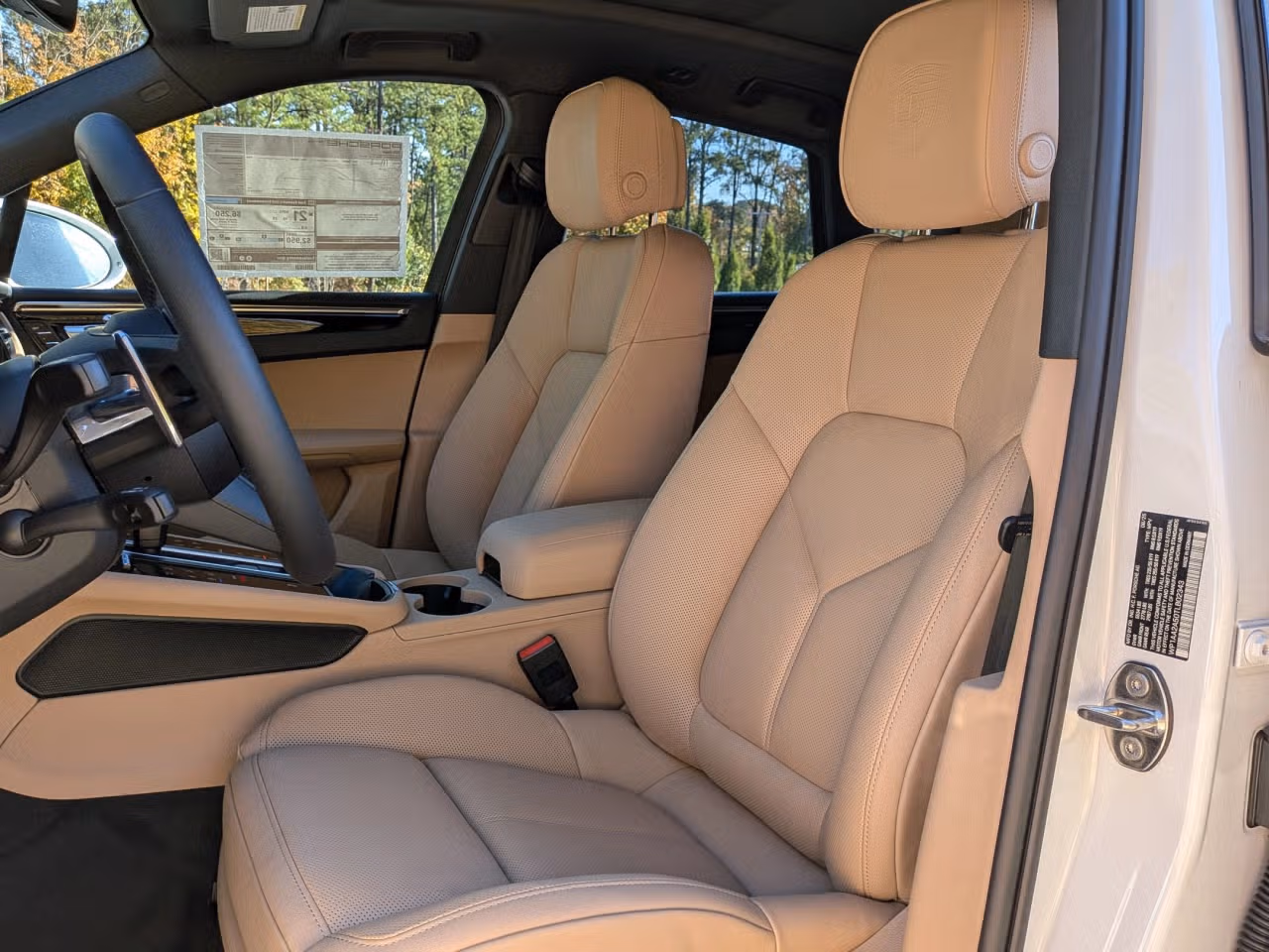 2026 Porsche Macan T - Photo 36