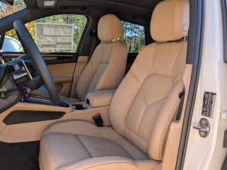 2026 Porsche Macan T - Photo 33