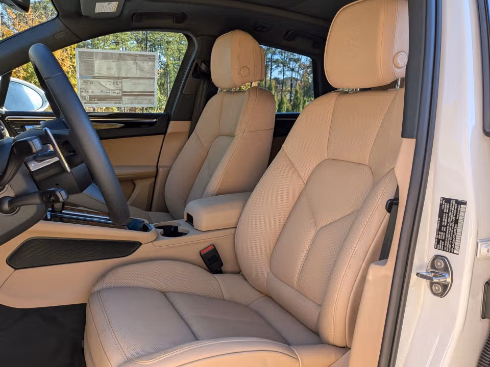 2026 Porsche Macan T - Photo 35